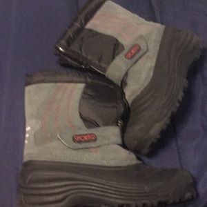 Boys snow boots never worn excellent condition